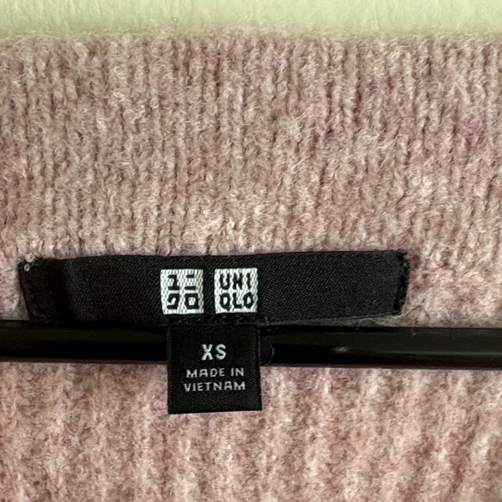 Uniqlo Soft Pink V-Neck Sweater - Picture 2 of 9